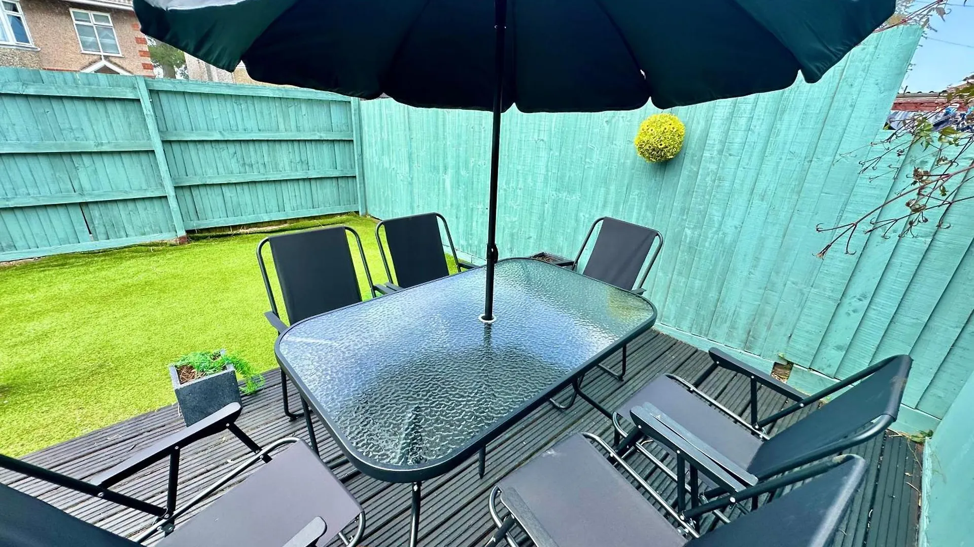 Apartman Modern Three Bedroom Gem Near Beach - Sleeps 6 - Steam Shower Cabin - Fast Wifi - Garden Bournemouth