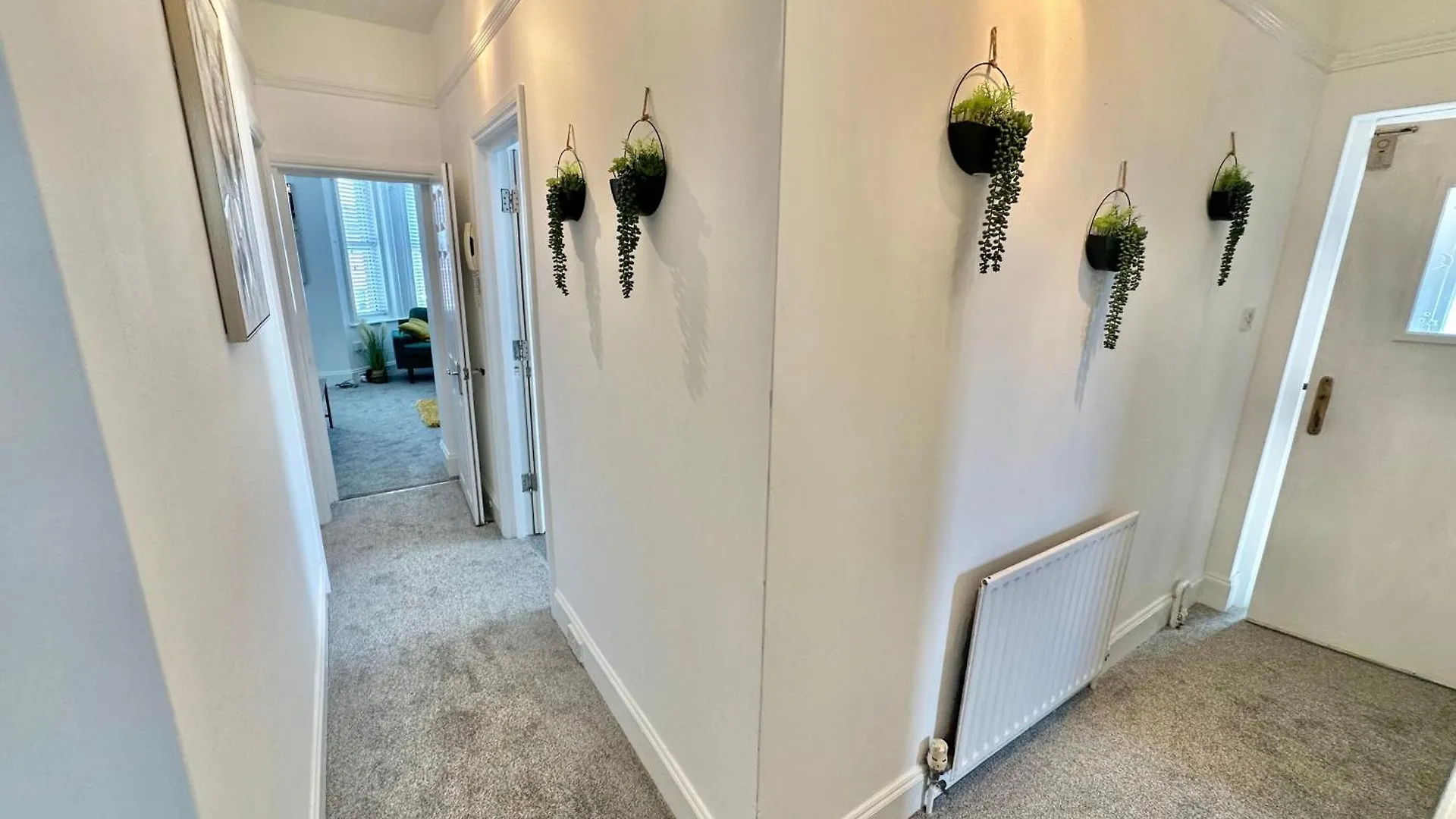 Apartman Modern Three Bedroom Gem Near Beach - Sleeps 6 - Steam Shower Cabin - Fast Wifi - Garden Bournemouth