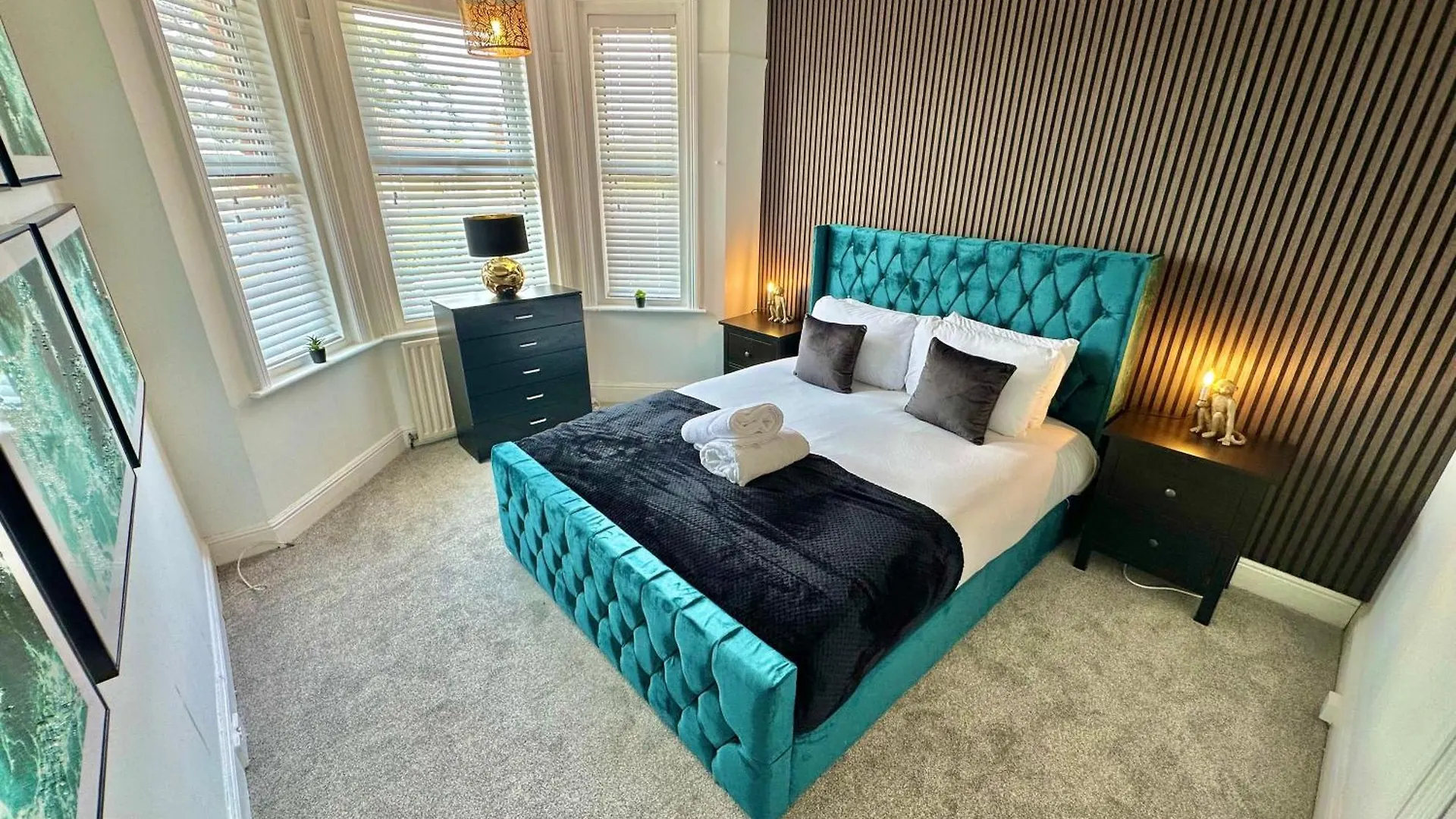 Modern Three Bedroom Gem Near Beach - Sleeps 6 - Steam Shower Cabin - Fast Wifi - Garden Bournemouth 0*,  Egyesült Királyság