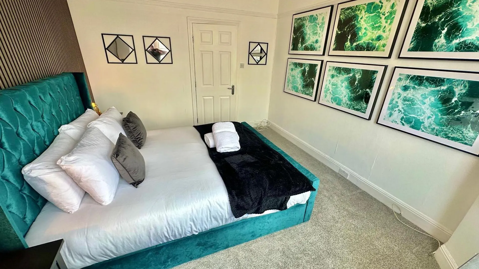 Modern Three Bedroom Gem Near Beach - Sleeps 6 - Steam Shower Cabin - Fast Wifi - Garden Bournemouth