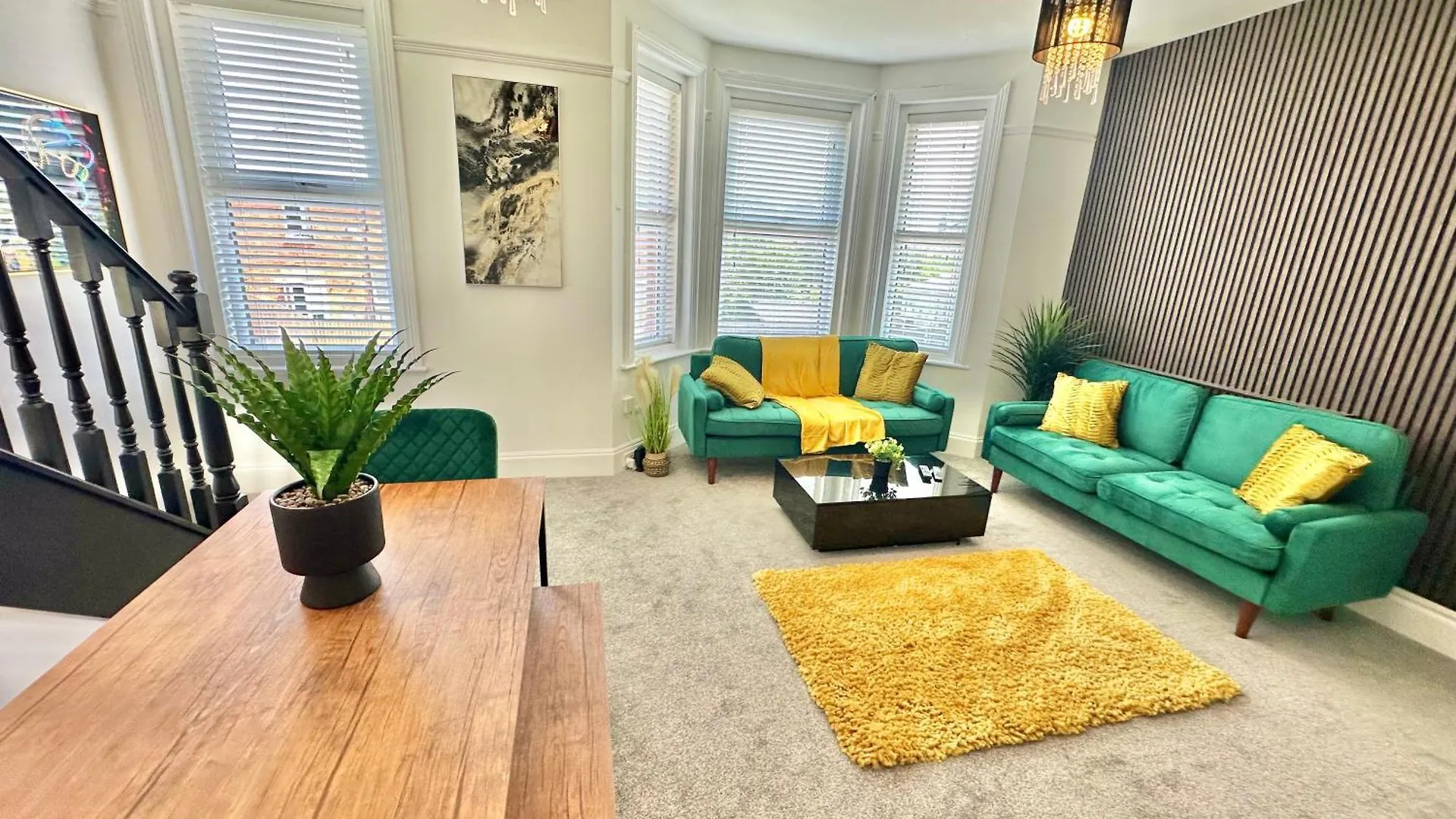 Modern Three Bedroom Gem Near Beach - Sleeps 6 - Steam Shower Cabin - Fast Wifi - Garden Bournemouth